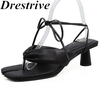 Drestrive 2023 Модные шлепанцы с квадратным носком Двух стилей летней обуви на среднем высоком каблуке Женские босоножки из микрофибры
