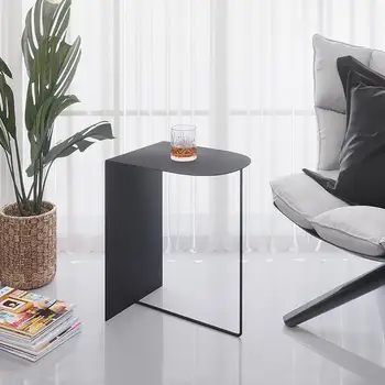 Индивидуальный Простой железный столик в скандинавском стиле, Современный диван в гостиной, Маленький журнальный столик, популярный в Интернете Цветной Угловой столик в Спальне