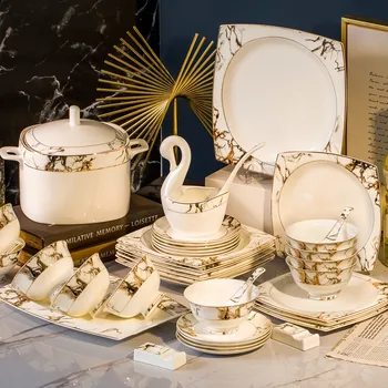 Легкий Роскошный набор посуды из костяного фарфора Цзиндэчжэнь, Полноценный набор посуды, Домашняя Европейская обеденная тарелка с золотым краем