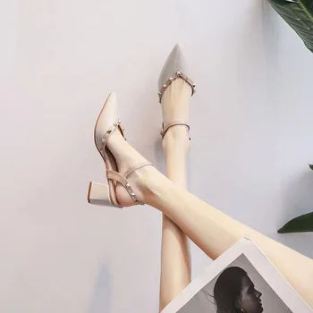 Лето Баотоу сандалии Женские 2023 новый подлинный кожаный клепаный толстые каблуки универсальный Фея французский стиль высокие каблуки