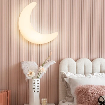 Минималистичный настенный светильник Moon в гостиной в скандинавском Instagram-стиле, креативный настенный светильник для детской комнаты на заднем плане