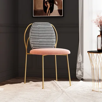 Постмодернистские обеденные стулья Light Luxury Nordic Ins Кресло для отдыха Экономичный обеденный стул для квартиры Простое кресло с подушкой для переодевания